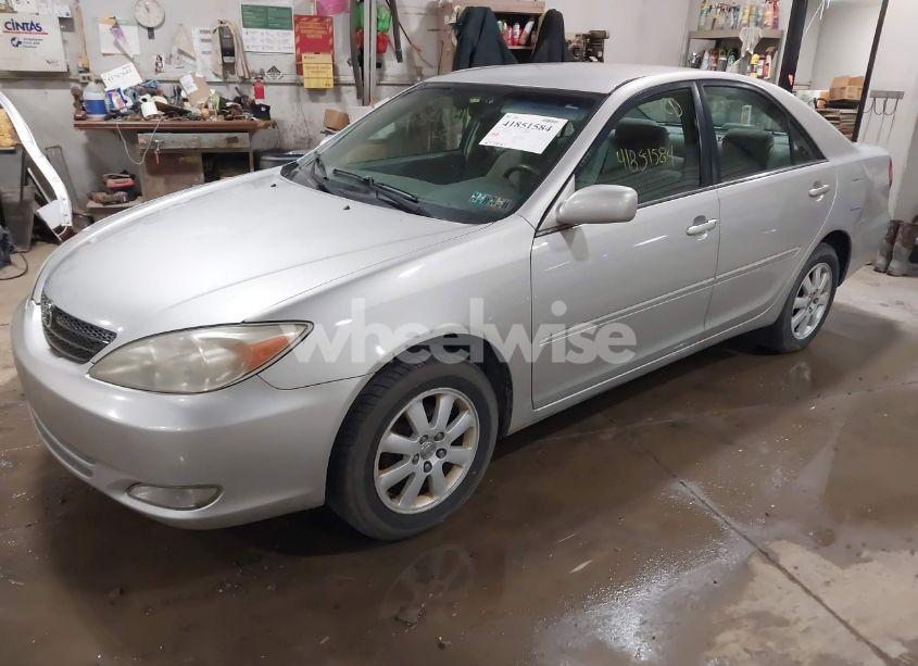 Photo 2 of 2004 Toyota Camry XLE (VIN 4T1BE32K14U872420)