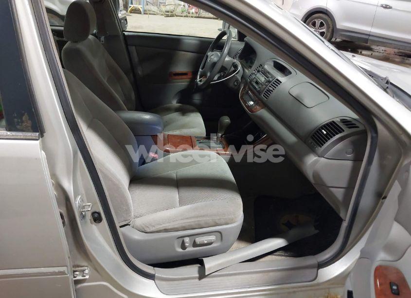 Photo 5 of 2004 Toyota Camry XLE (VIN 4T1BE32K14U872420)