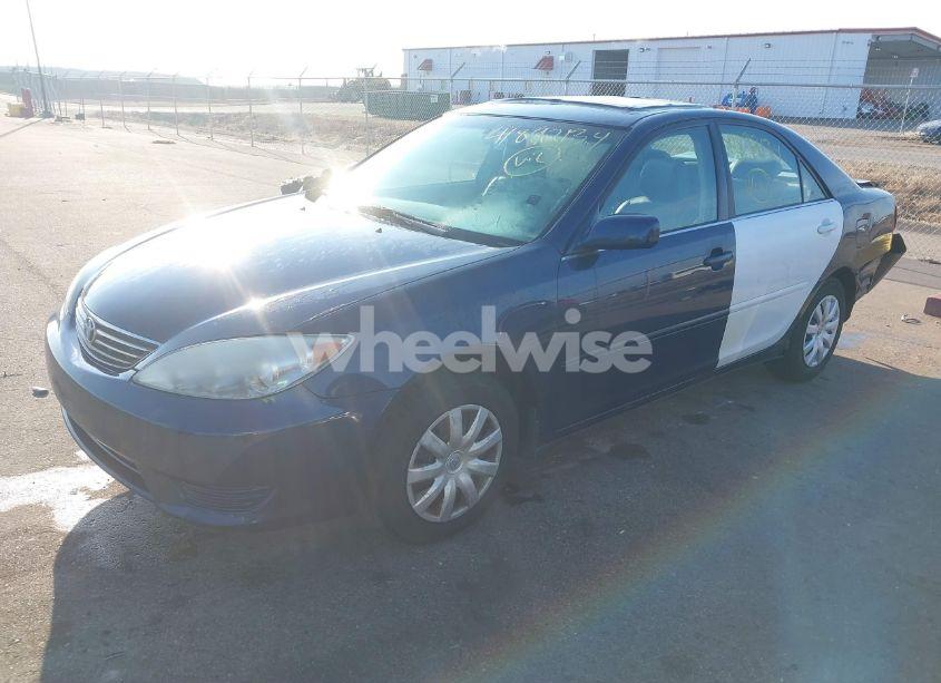 Photo 2 of 2005 Toyota Camry LE (VIN 4T1BE32K15U042795)