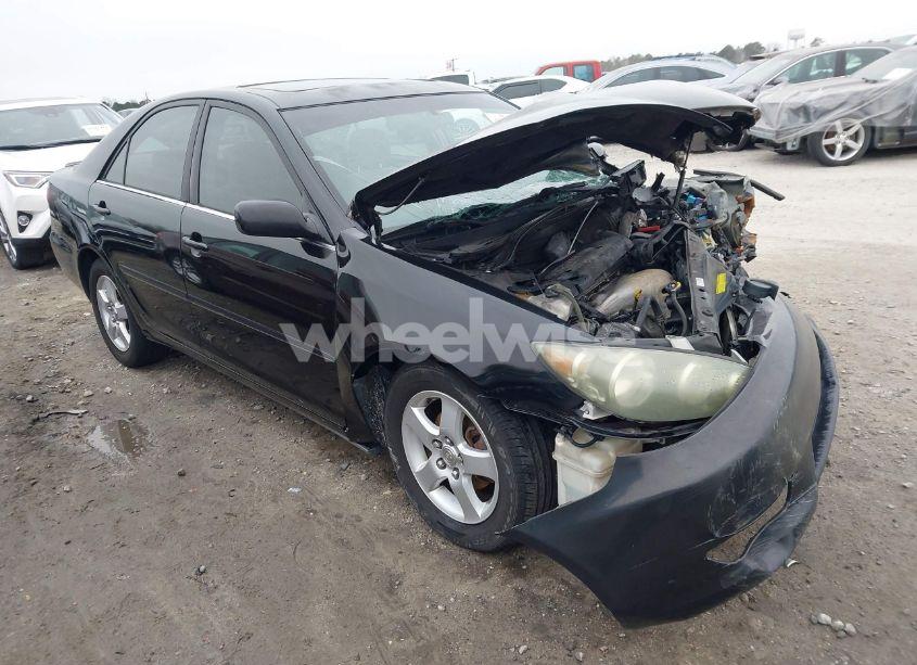 2005 Toyota Camry SE (VIN 4T1BE32K15U048810) main photo