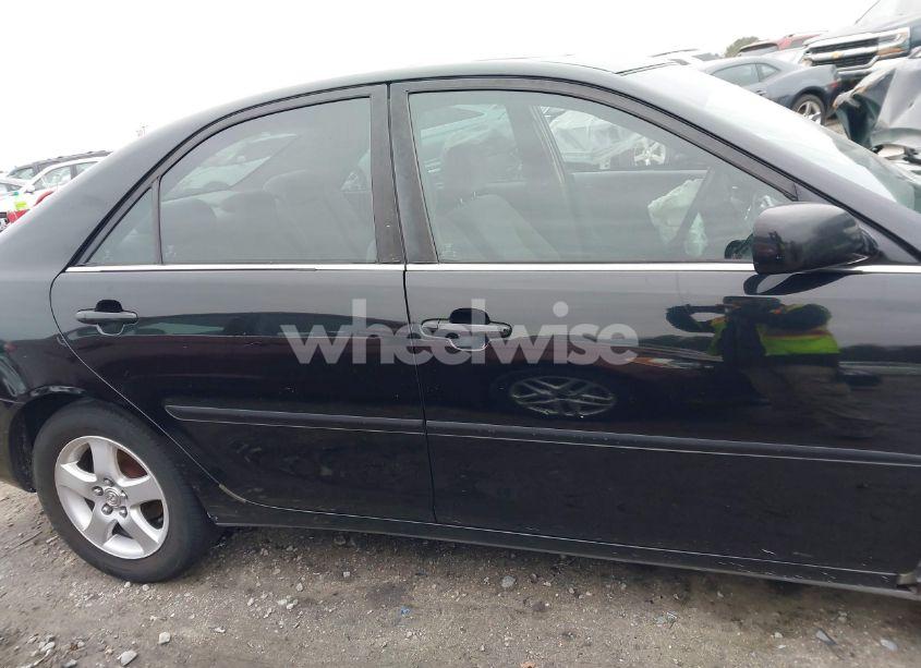 Photo 13 of 2005 Toyota Camry SE (VIN 4T1BE32K15U048810)