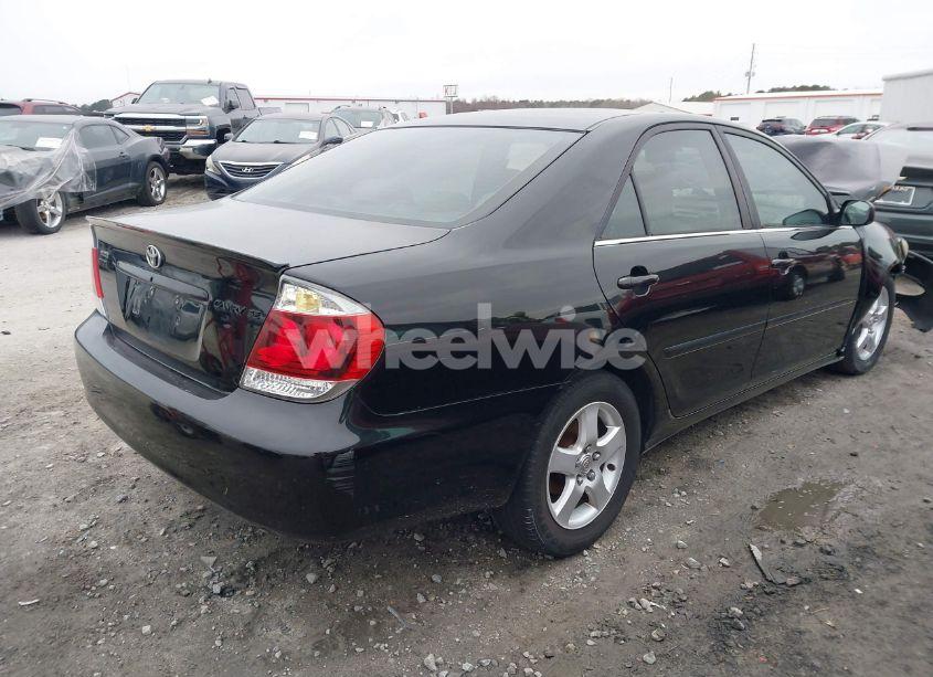 Photo 4 of 2005 Toyota Camry SE (VIN 4T1BE32K15U048810)