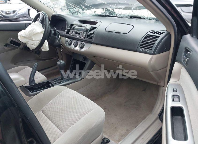 Photo 5 of 2005 Toyota Camry SE (VIN 4T1BE32K15U048810)