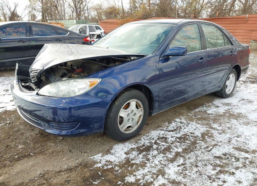 Photo 2 of 2005 Toyota Camry LE (VIN 4T1BE32K15U060195)