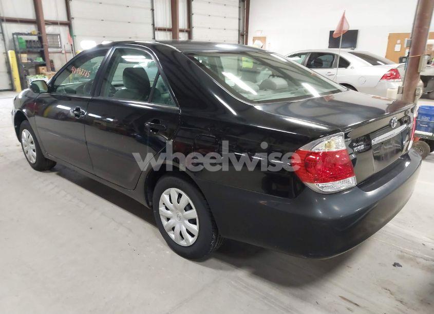 Photo 3 of 2005 Toyota Camry LE (VIN 4T1BE32K15U063789)