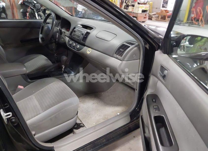 Photo 5 of 2005 Toyota Camry LE (VIN 4T1BE32K15U063789)