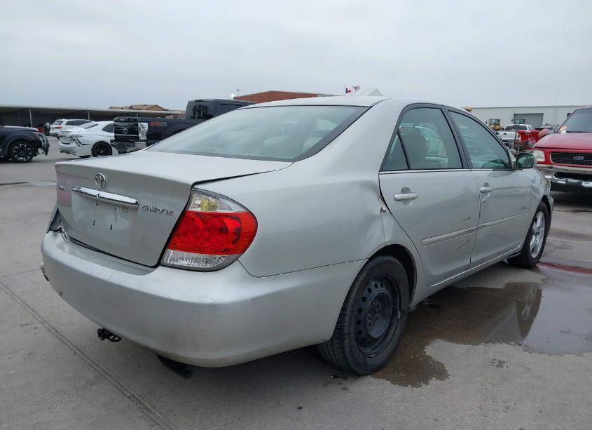 Photo 4 of 2005 Toyota Camry LE (VIN 4T1BE32K15U064604)