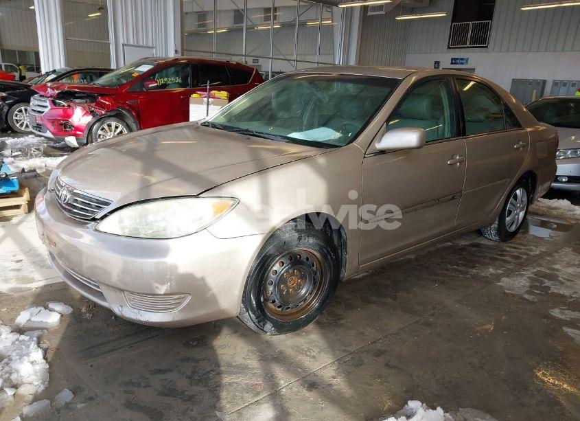 Photo 2 of 2005 Toyota Camry LE (VIN 4T1BE32K15U091074)