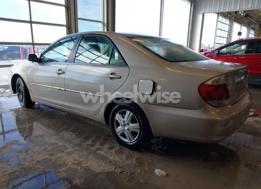 Photo 3 of 2005 Toyota Camry LE (VIN 4T1BE32K15U091074)