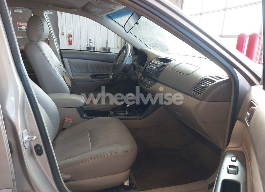 Photo 5 of 2005 Toyota Camry LE (VIN 4T1BE32K15U091074)