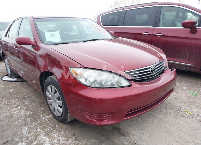 2005 Toyota Camry LE (VIN 4T1BE32K15U091396) main photo