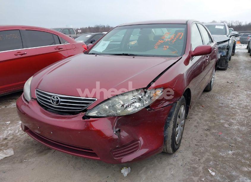Photo 2 of 2005 Toyota Camry LE (VIN 4T1BE32K15U091396)