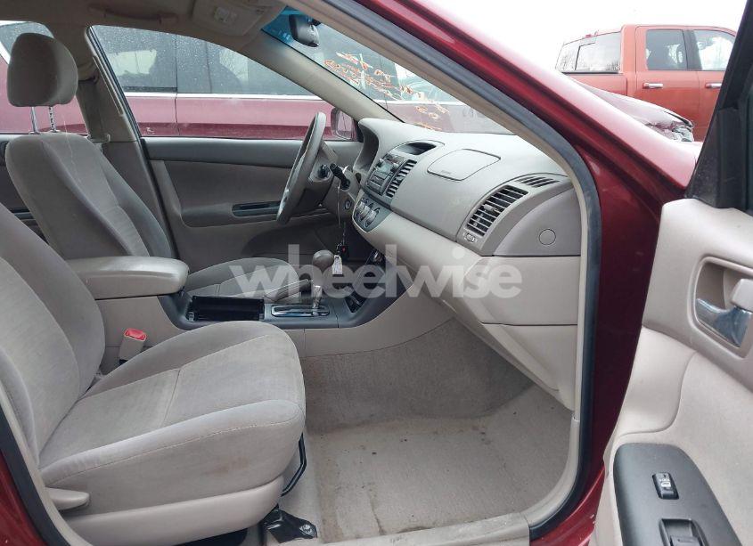 Photo 5 of 2005 Toyota Camry LE (VIN 4T1BE32K15U091396)