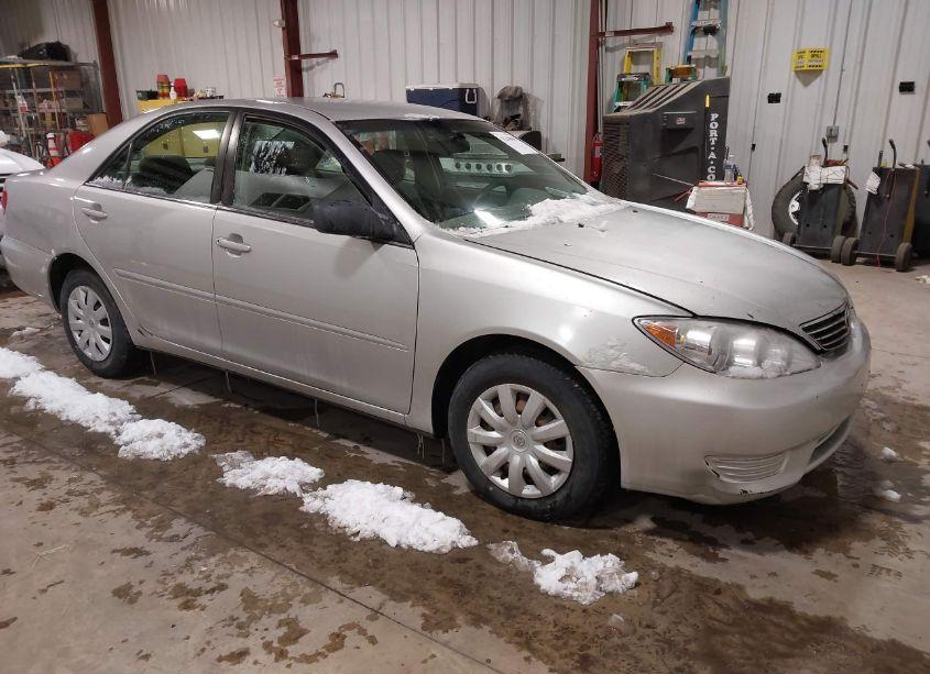 2005 Toyota Camry STD (VIN 4T1BE32K15U094508) main photo