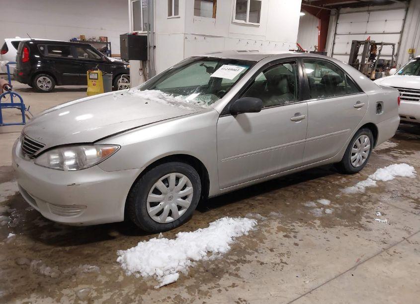 Photo 2 of 2005 Toyota Camry STD (VIN 4T1BE32K15U094508)