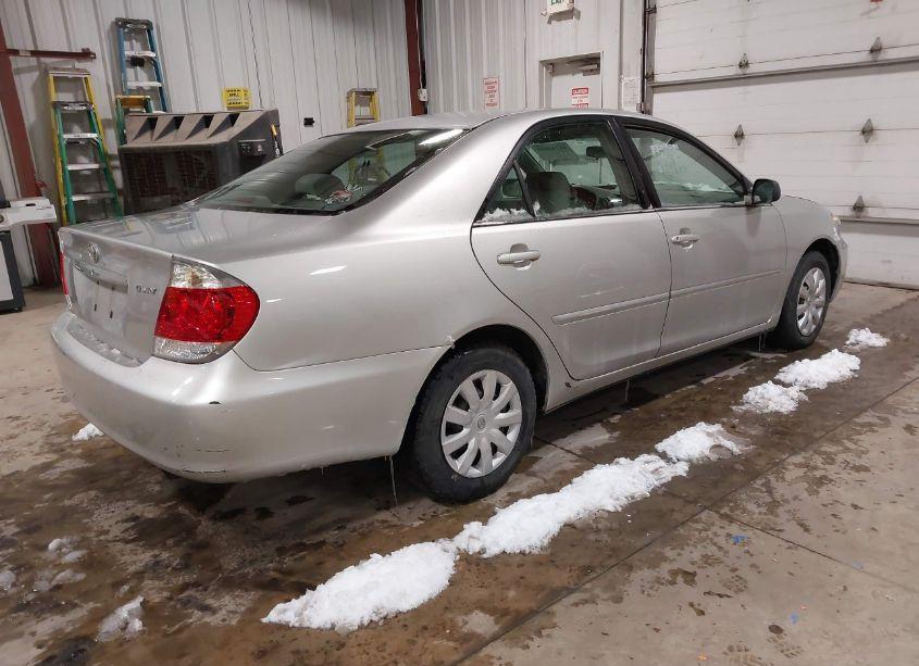 Photo 4 of 2005 Toyota Camry STD (VIN 4T1BE32K15U094508)