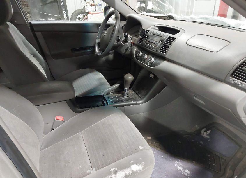 Photo 5 of 2005 Toyota Camry STD (VIN 4T1BE32K15U094508)