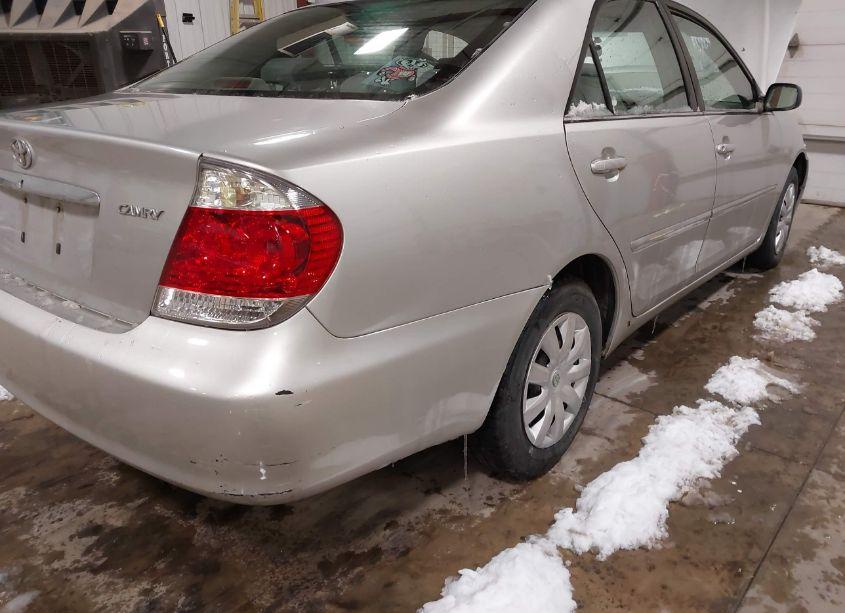 Photo 6 of 2005 Toyota Camry STD (VIN 4T1BE32K15U094508)