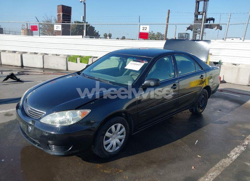 Photo 2 of 2005 Toyota Camry LE (VIN 4T1BE32K15U397207)