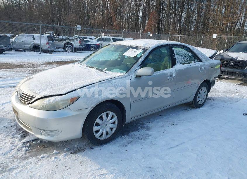 Photo 2 of 2005 Toyota Camry LE (VIN 4T1BE32K15U407332)