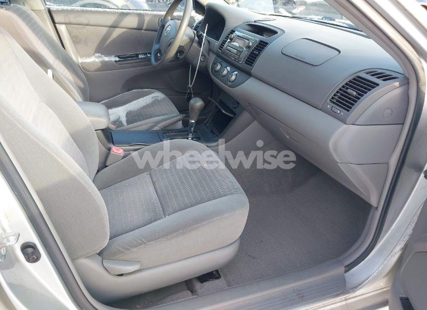 Photo 5 of 2005 Toyota Camry LE (VIN 4T1BE32K15U407332)