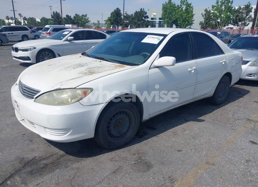 Photo 2 of 2005 Toyota Camry LE (VIN 4T1BE32K15U408206)