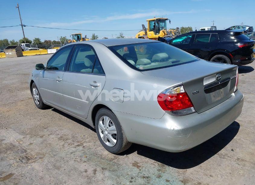 Photo 3 of 2005 Toyota Camry LE (VIN 4T1BE32K15U413499)
