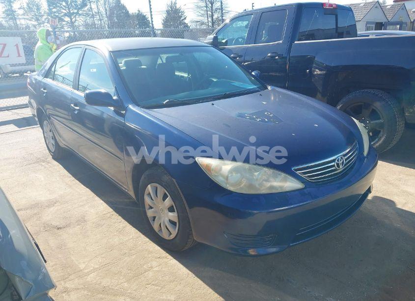 2005 Toyota Camry LE (VIN 4T1BE32K15U423594) main photo