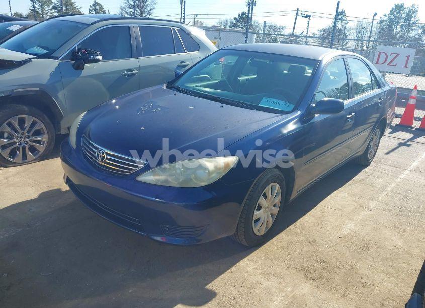 Photo 2 of 2005 Toyota Camry LE (VIN 4T1BE32K15U423594)