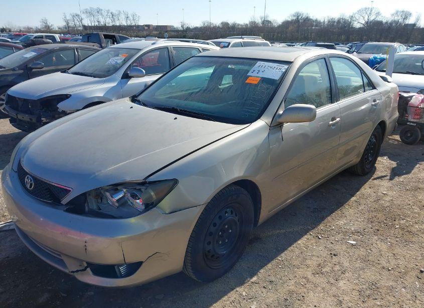 Photo 2 of 2005 Toyota Camry SE (VIN 4T1BE32K15U511335)