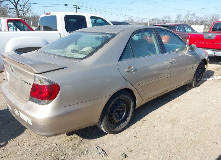 Photo 4 of 2005 Toyota Camry SE (VIN 4T1BE32K15U511335)