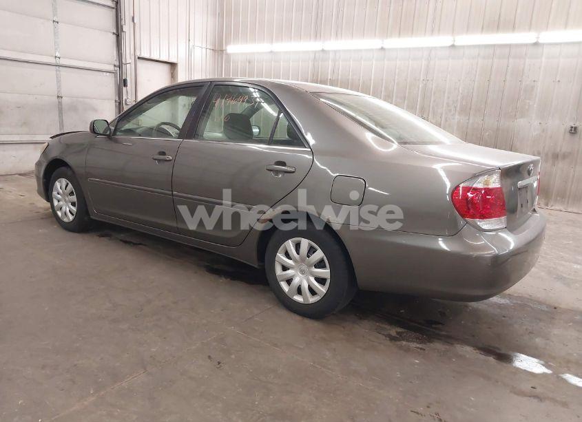 Photo 3 of 2005 Toyota Camry LE (VIN 4T1BE32K15U517541)