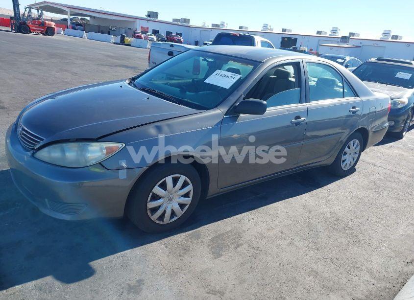 Photo 12 of 2005 Toyota Camry STD (VIN 4T1BE32K15U526272)