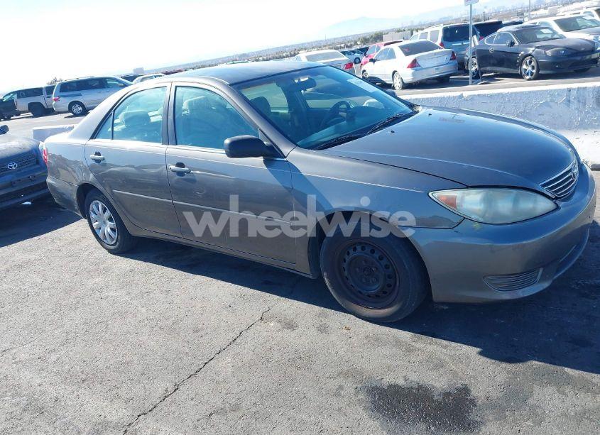 Photo 14 of 2005 Toyota Camry STD (VIN 4T1BE32K15U526272)