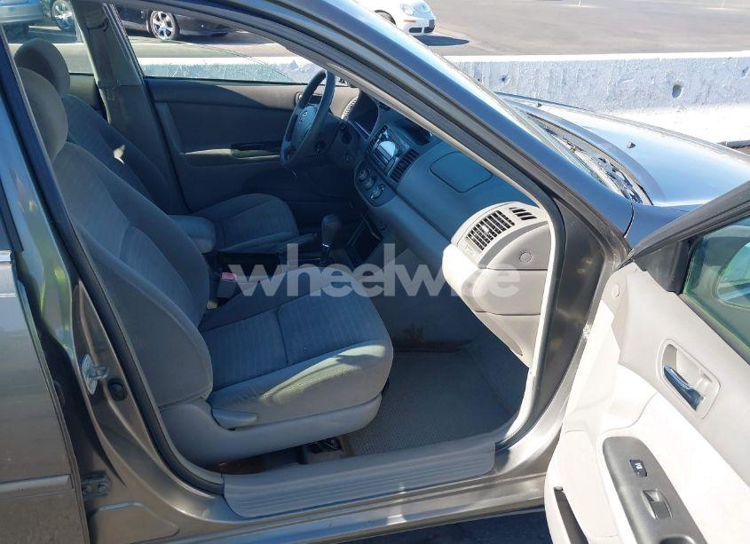 Photo 5 of 2005 Toyota Camry STD (VIN 4T1BE32K15U526272)