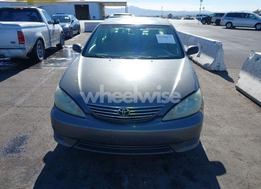 Photo 6 of 2005 Toyota Camry STD (VIN 4T1BE32K15U526272)