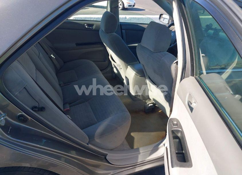 Photo 8 of 2005 Toyota Camry STD (VIN 4T1BE32K15U526272)