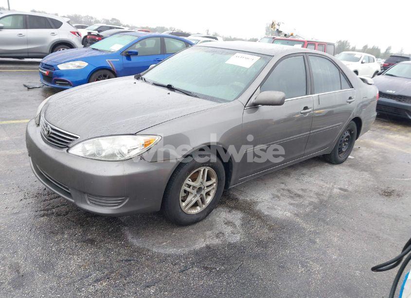 Photo 2 of 2005 Toyota Camry LE (VIN 4T1BE32K15U544349)