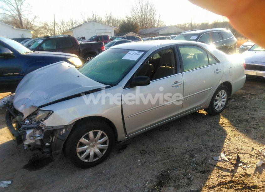 Photo 2 of 2005 Toyota Camry STD (VIN 4T1BE32K15U573852)
