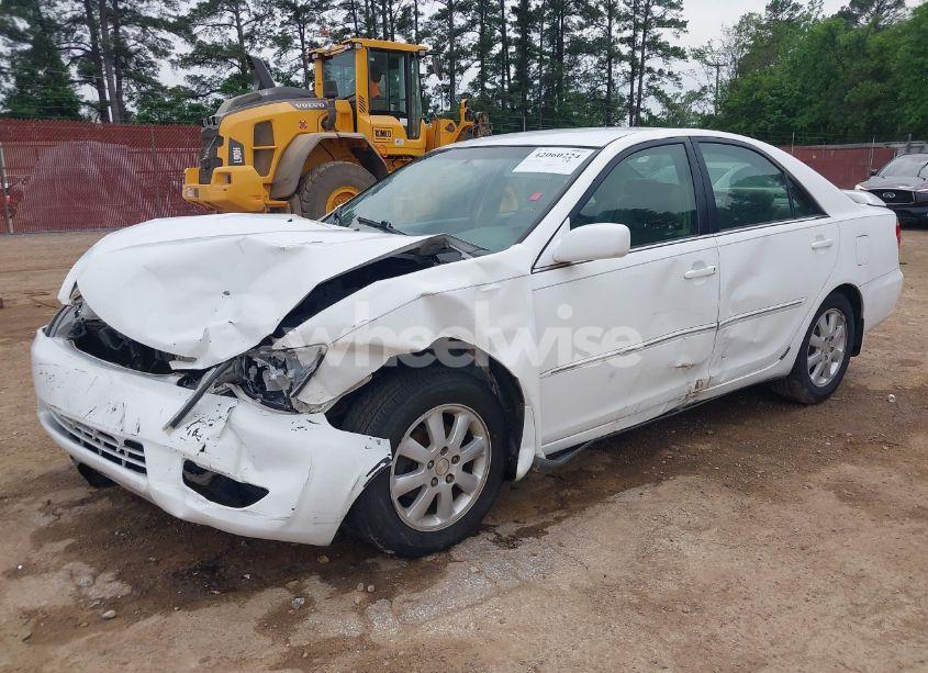 Photo 2 of 2005 Toyota Camry XLE (VIN 4T1BE32K15U580686)