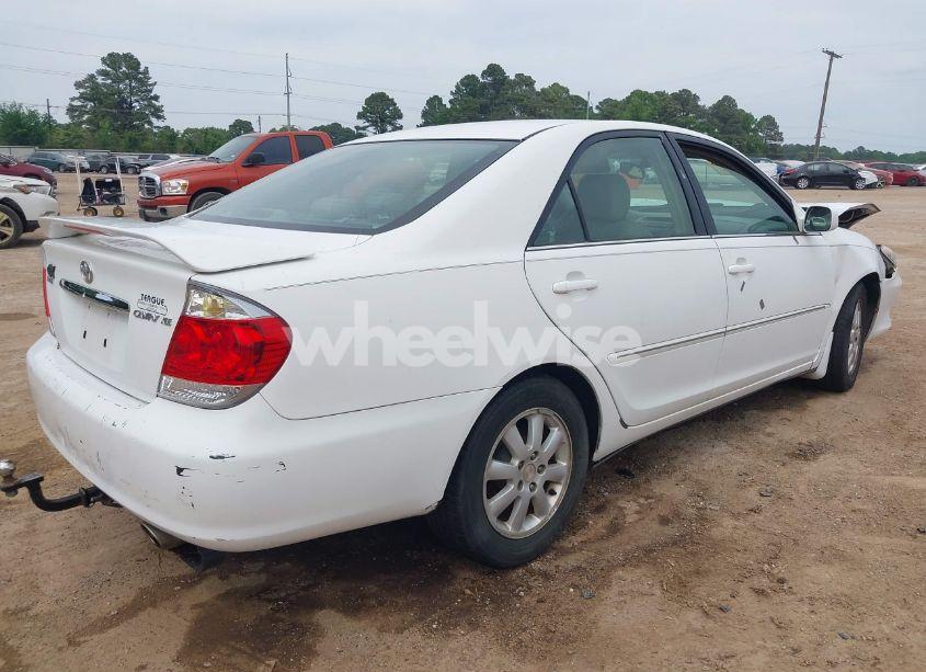 Photo 4 of 2005 Toyota Camry XLE (VIN 4T1BE32K15U580686)