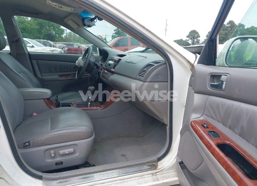 Photo 5 of 2005 Toyota Camry XLE (VIN 4T1BE32K15U580686)