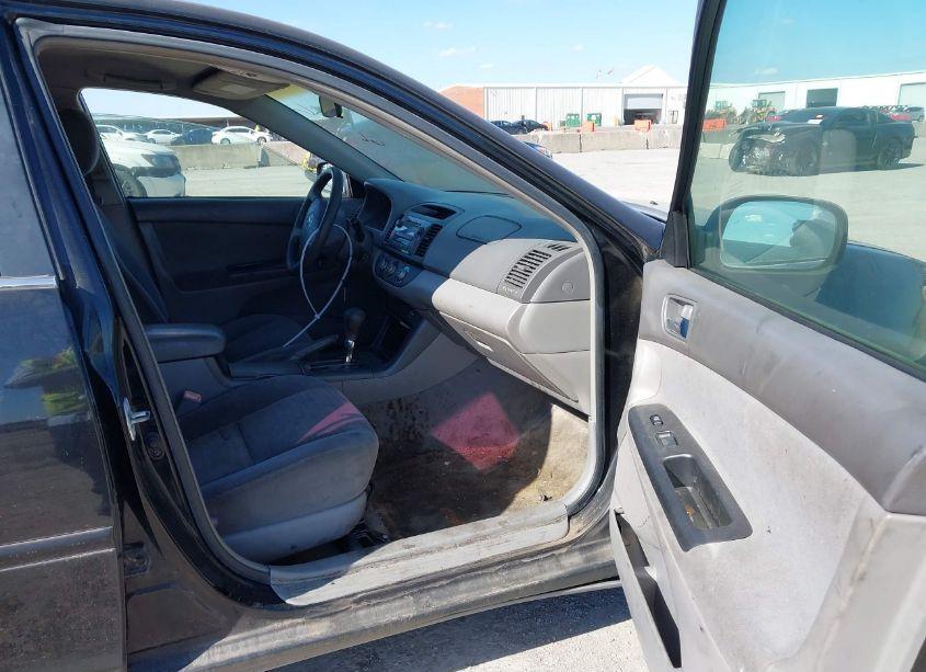 Photo 5 of 2005 Toyota Camry STD (VIN 4T1BE32K15U592482)