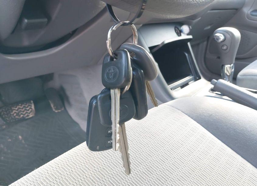 Photo 11 of 2005 Toyota Camry STD (VIN 4T1BE32K15U602055)