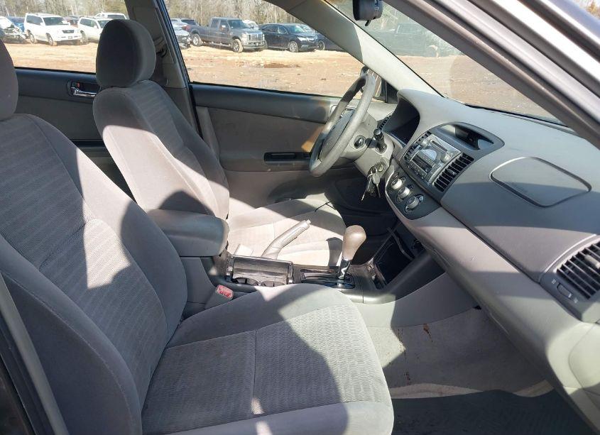 Photo 5 of 2005 Toyota Camry STD (VIN 4T1BE32K15U602055)