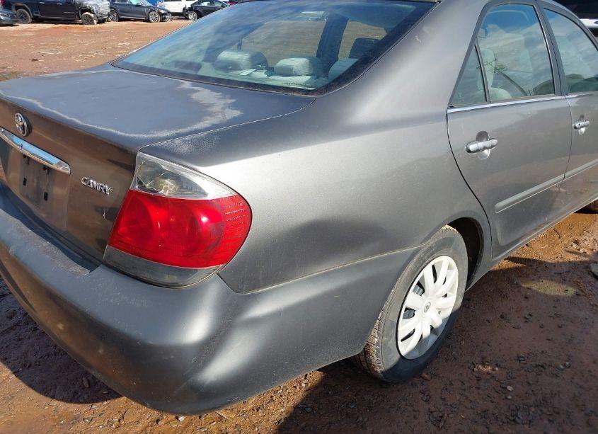 Photo 6 of 2005 Toyota Camry STD (VIN 4T1BE32K15U602055)