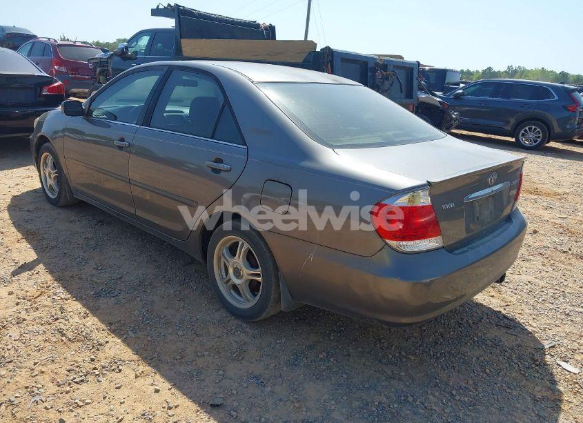 Photo 3 of 2005 Toyota Camry LE (VIN 4T1BE32K15U632513)