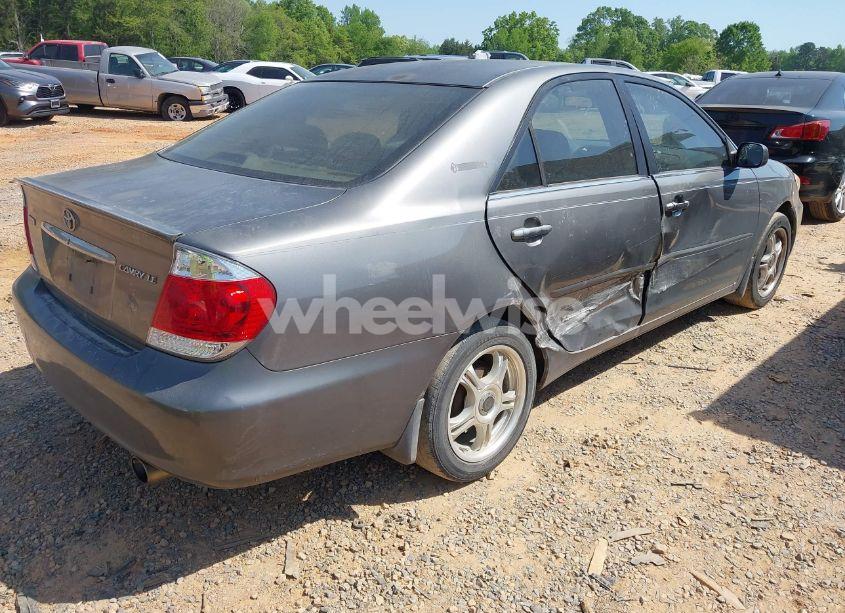 Photo 4 of 2005 Toyota Camry LE (VIN 4T1BE32K15U632513)