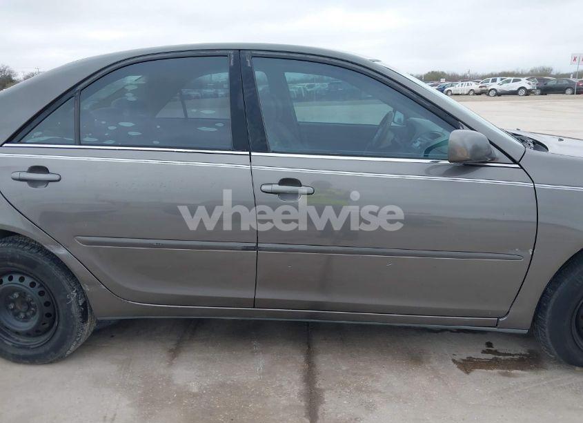 Photo 14 of 2005 Toyota Camry LE (VIN 4T1BE32K15U944136)