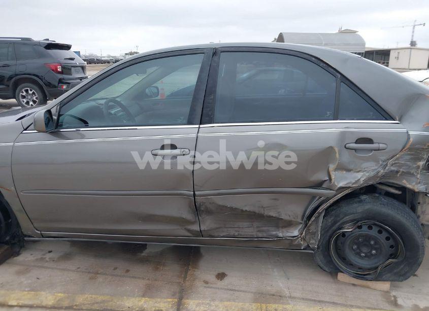 Photo 15 of 2005 Toyota Camry LE (VIN 4T1BE32K15U944136)